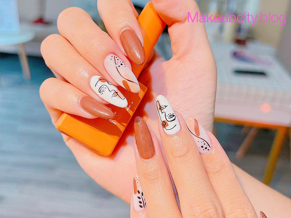 Chú ý đến giá cả dịch vụ Nail