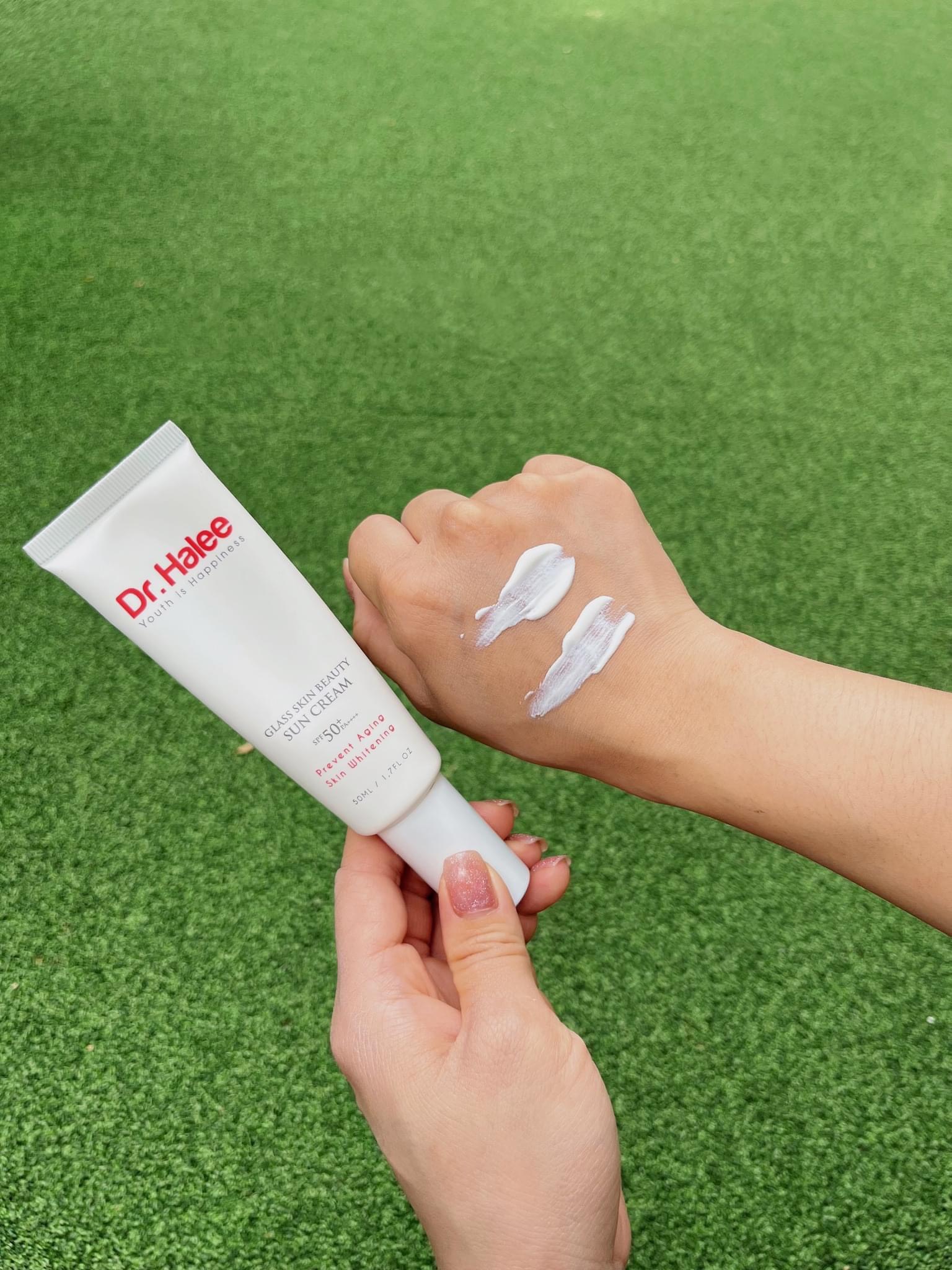 Chất Kem Bên Trong Của Kem chống nắng Glass Skin Beauty Sun Cream